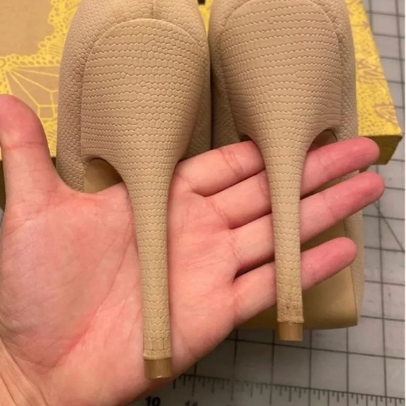 Mix No. 6 Stilettos - size 6 - Picture 5 of 7